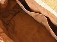 中布はパラコート素材を使用。コーティング加工されているので使い込むほどに味のでる素材です。